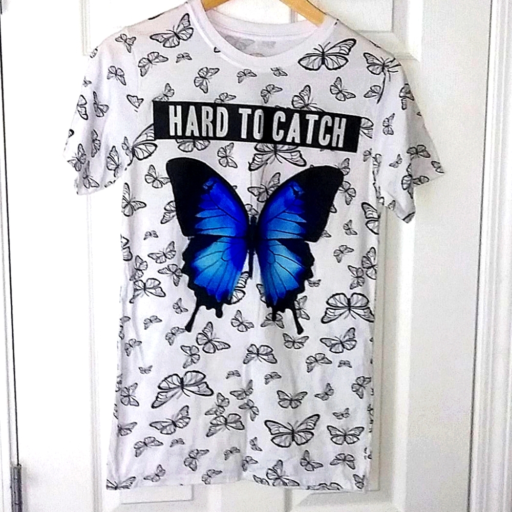 Size medium bailey apparel Butter fly shirt